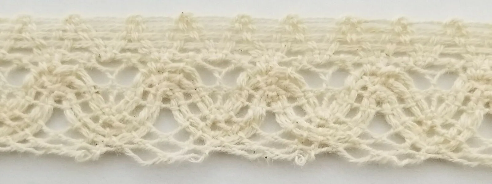 7/8" Cluny Lace Trimming Color: Natural - 18 Continuous Yards