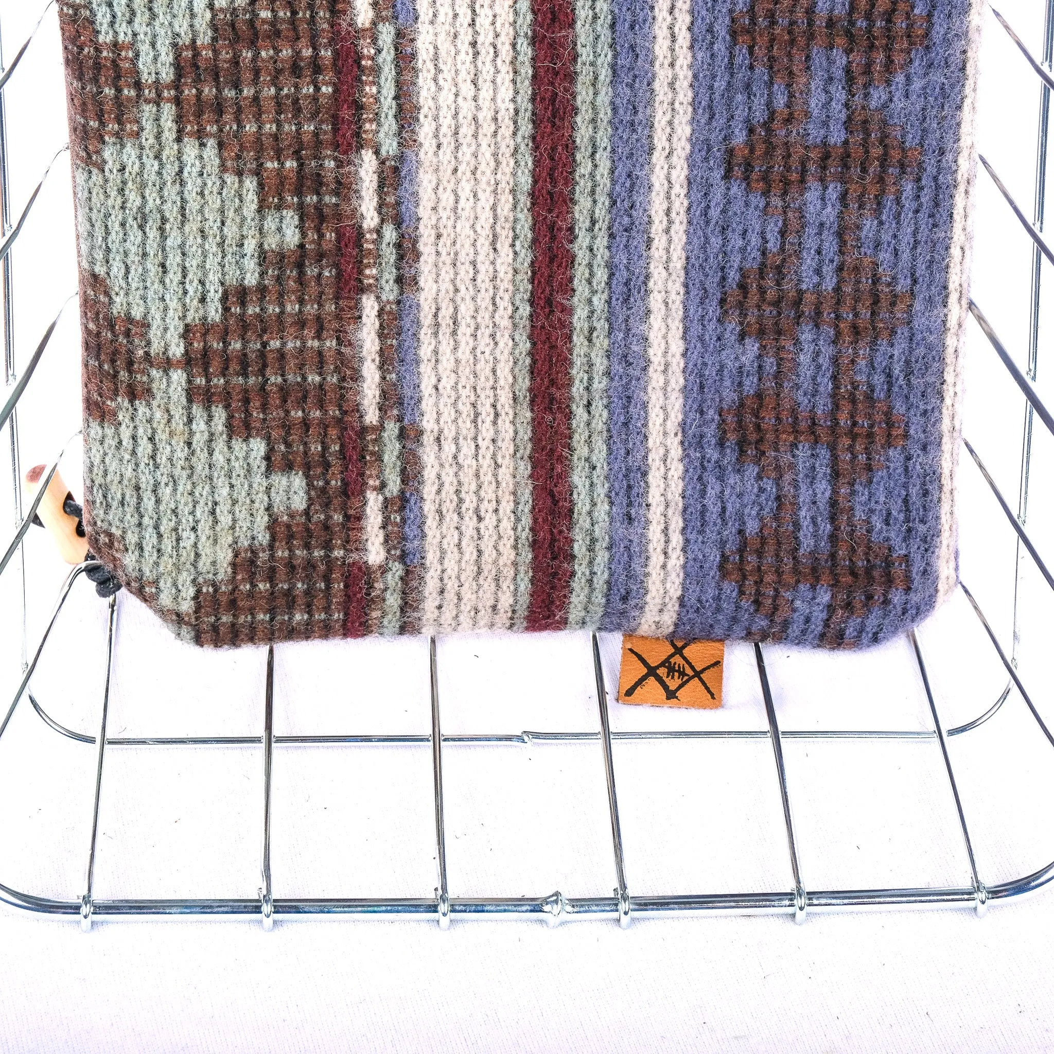 Fifth Season Canvas: Pat Mat for Wald LARGE 139 baskets ( White and Blue Wool Top / Brown Bottom)