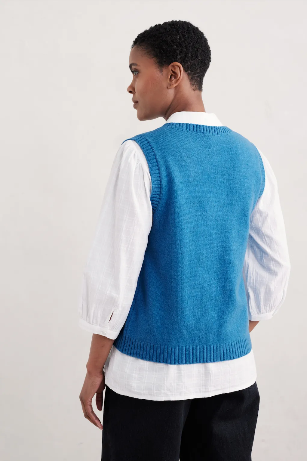 Seasalt East View Vest V-Neck in Sailboats